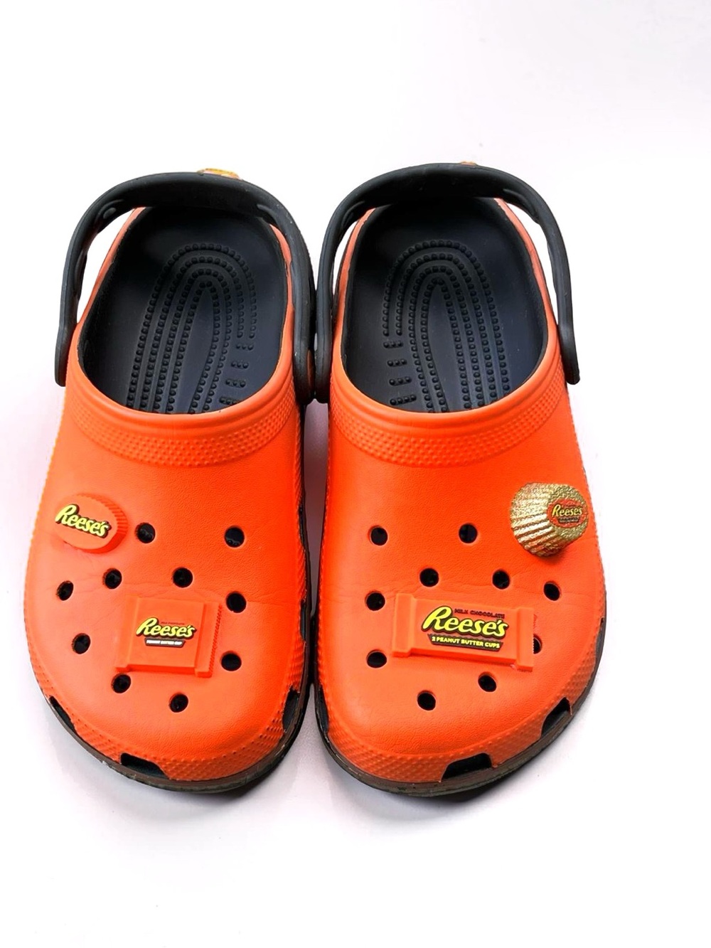 Crocs Reese’s Peanut Butter Cups Clogs Boys Size J3 Orange Black Jibbitz